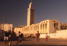 La Moschea Hassan 2 nella città di Casablanca in Marocco, Nord Africa . — Foto di urf